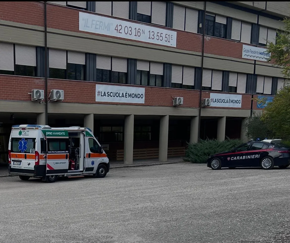 Scuola sotto ispezione, la preside accusa malore. Identificati dieci docenti