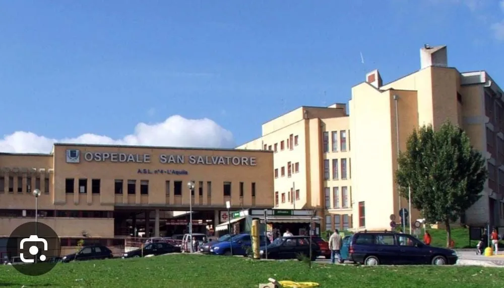 Cade da due metri mentre pota albero. Grave 81enne