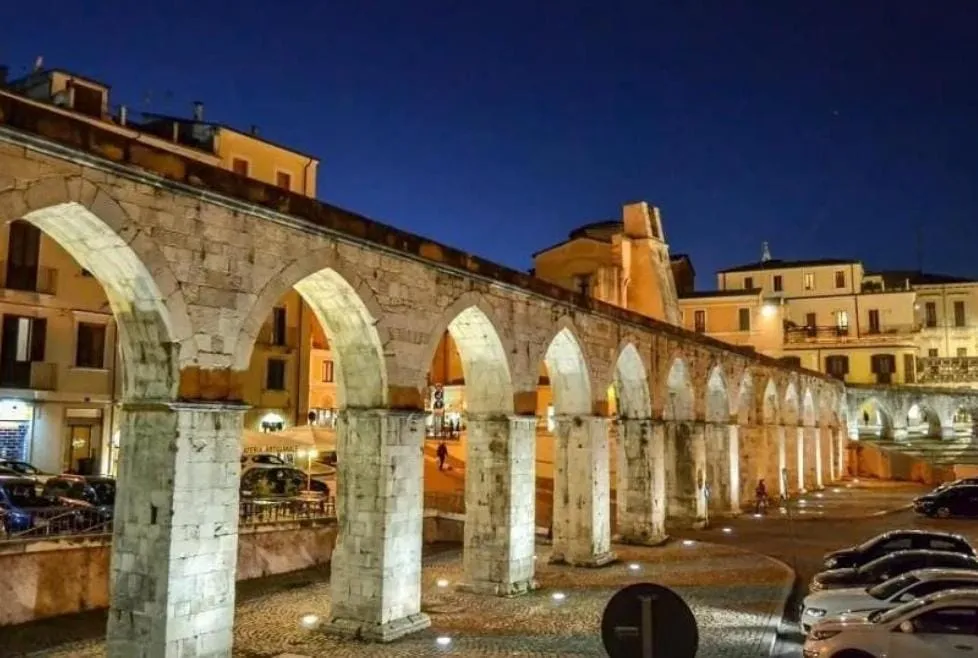 Riapre la piazza: nel mirino i furbetti del parcheggio. Pioggia di multe