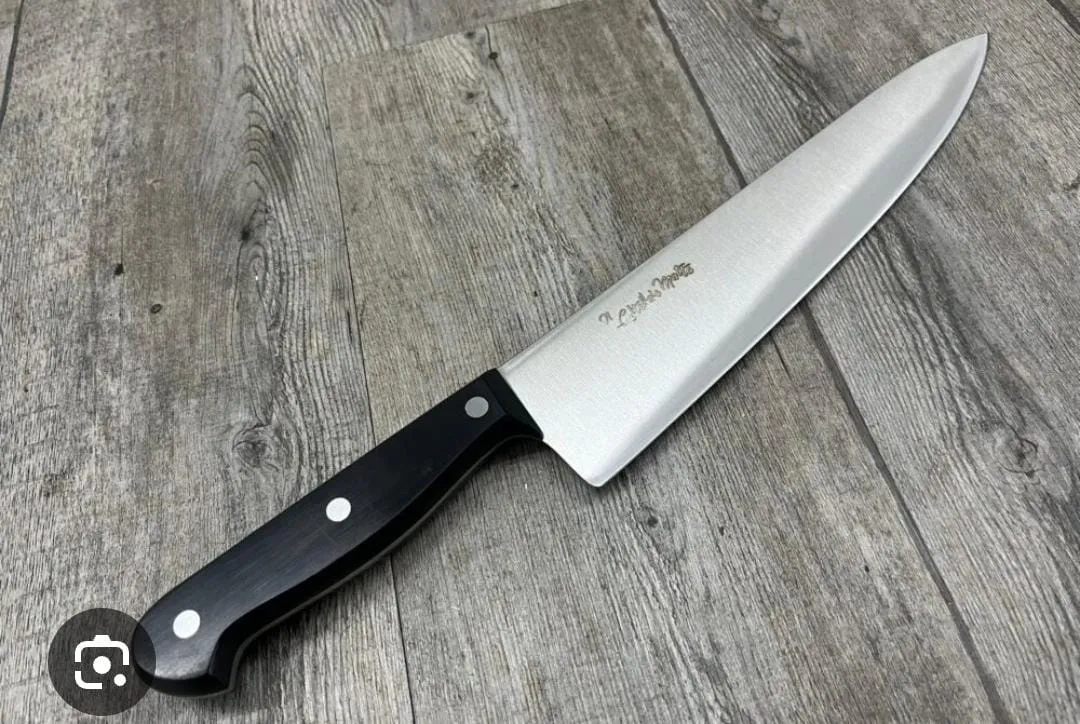 Mastelli fuori posto: egiziano minaccia vicino di casa con il coltello. Bar vietati per 32enne