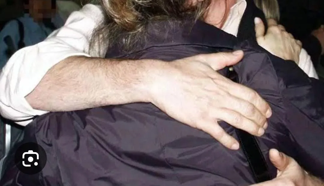 "Sono l'amica di tua cugina" e poi il furto. Anziani derubati con un abbraccio