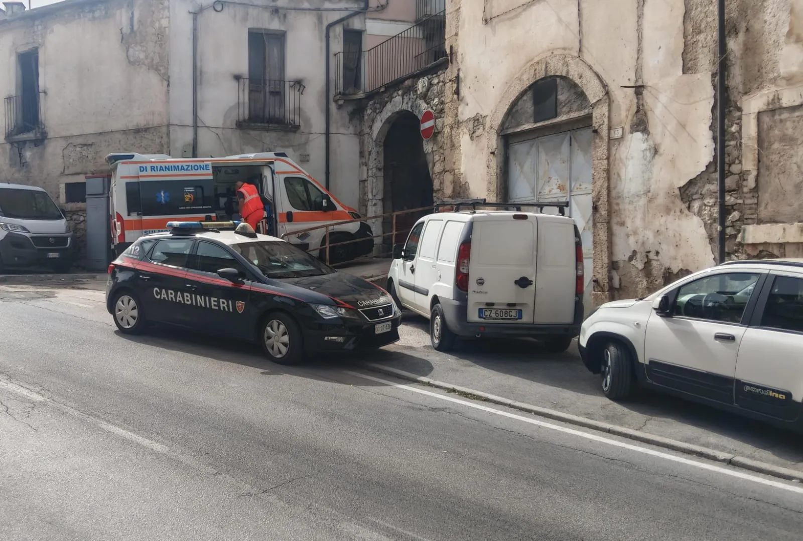 Ferito e senza vita, scoperto cadavere di un 67enne. Scattano gli accertamenti