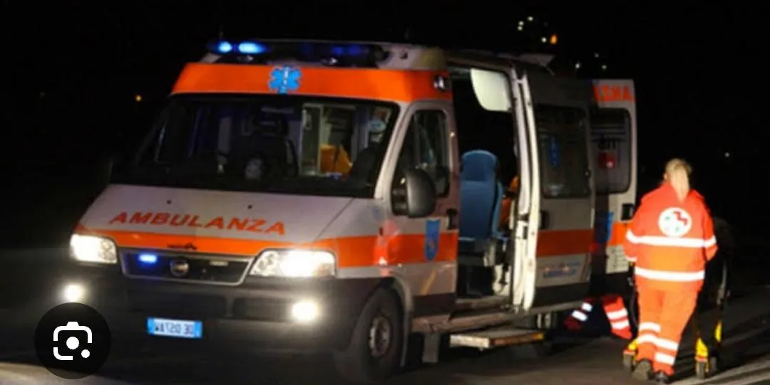 Buio pesto nel quartiere. Ambulanza costretta a rallentare