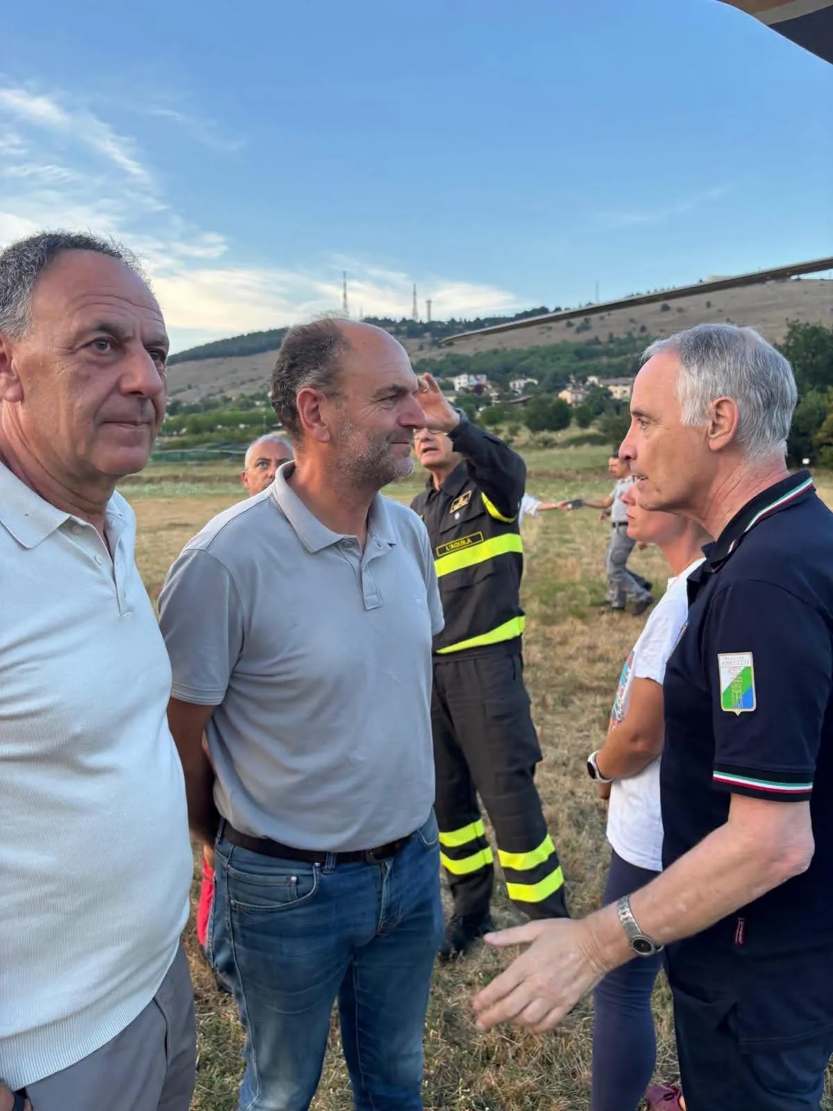 Le fiamme non arretrano. Super elicottero per il Morrone