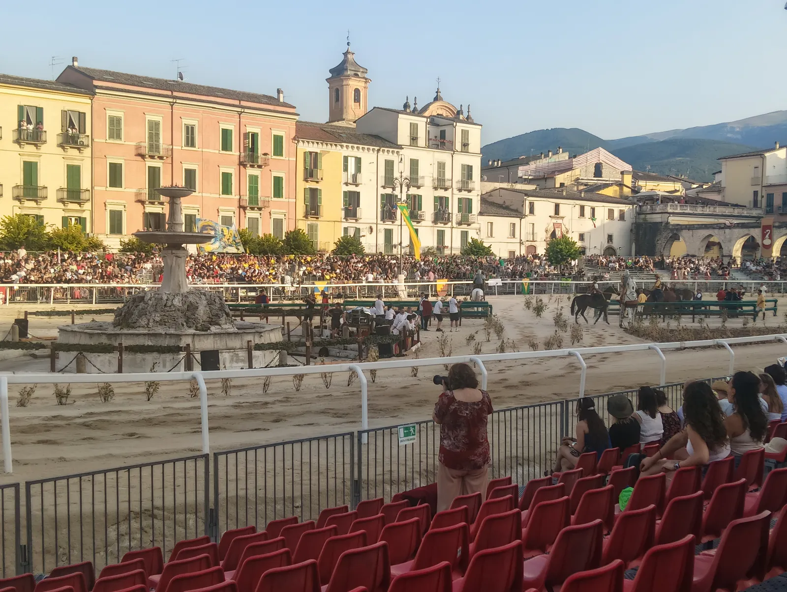 Giostra senza fair-play, rissa sugli spalti. San Panfilo chiude in testa