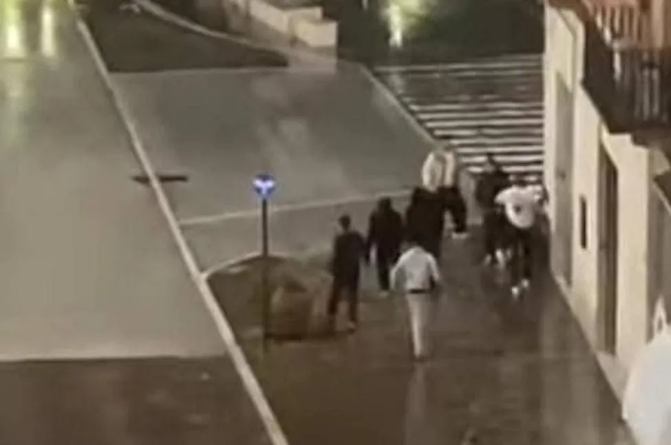 Stretta sulla movida, bar vietati a tre minori dopo la notte da far west. Ritirate quattro patenti
