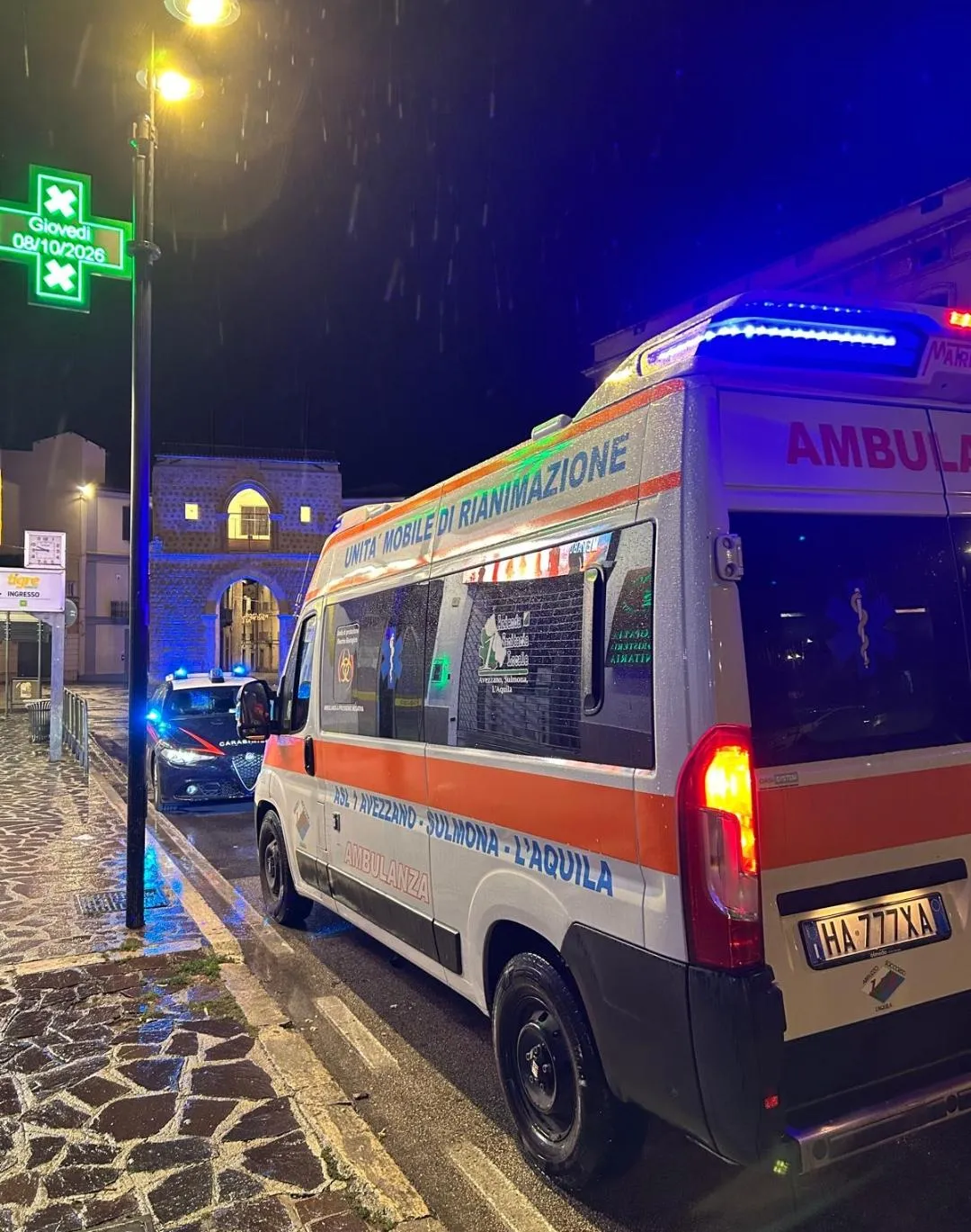 Compra superalcolici e massacra di botte la compagna. Rinchiuso in carcere 58enne