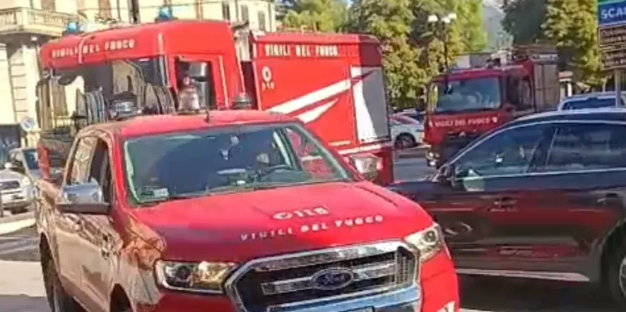 Fiamme in campagna. Tre roghi di sterpaglia in poche ore