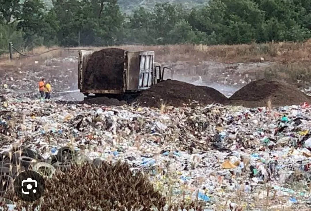 Miasmi dalla discarica, residenti chiamano i carabinieri. Ma niente guasto