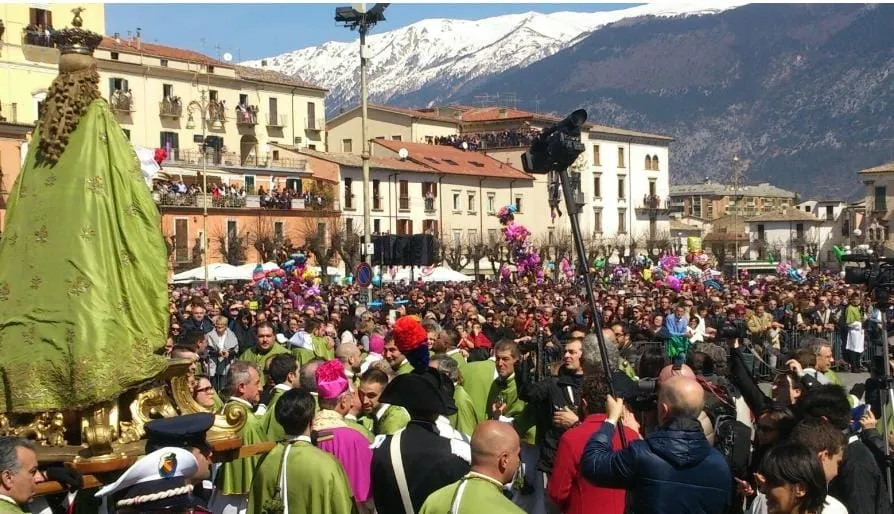 Murarono per ripicca le finestre per la Madonna che Scappa. Chiesto il giudizio per due donne