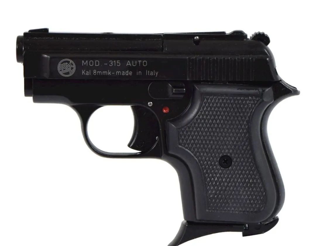 Spinge compagna per le scale e la minaccia con una pistola. A giudizio 55enne