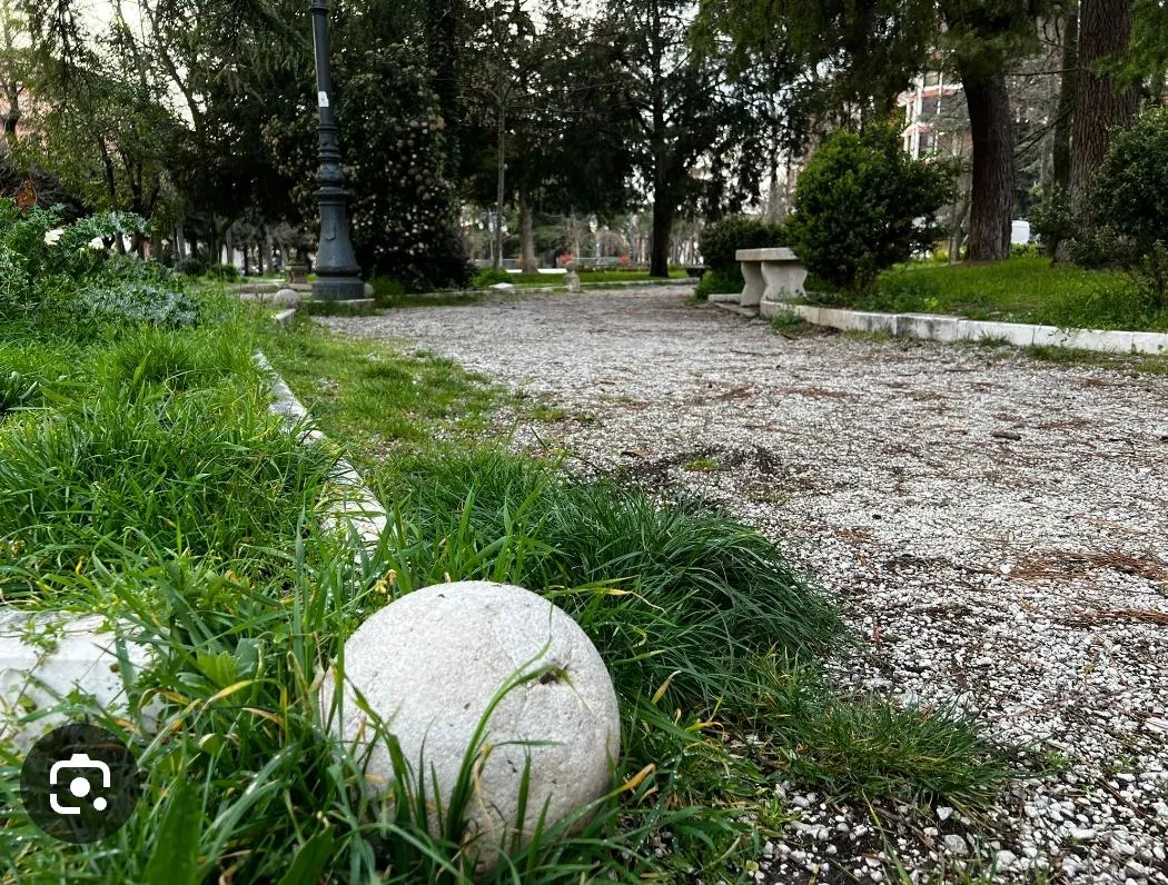 Villa Comunale, tra siringhe e degrado si attende il secondo lotto. Il Comune chiama la Fondazione