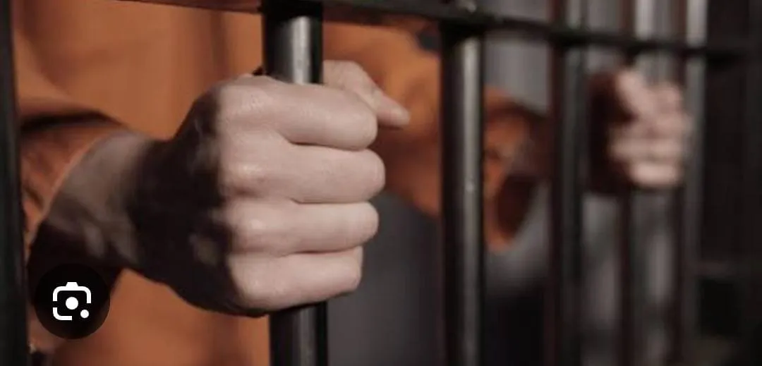 Spaccio e violenze, prescrizioni violate. Arrestato egiziano
