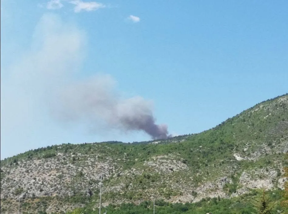 Morrone, ritorno di fiamma. Ancora fumo e elicotteri a Roccacasale