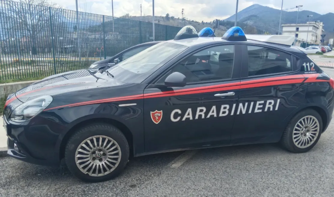 Cade dalla moto, codice rosso