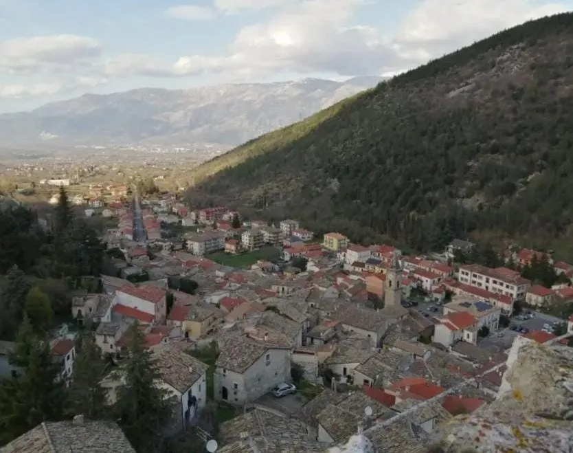 Pugno in faccia al sindaco mentre seda rissa in paese. Rischio processo per tre giovani
