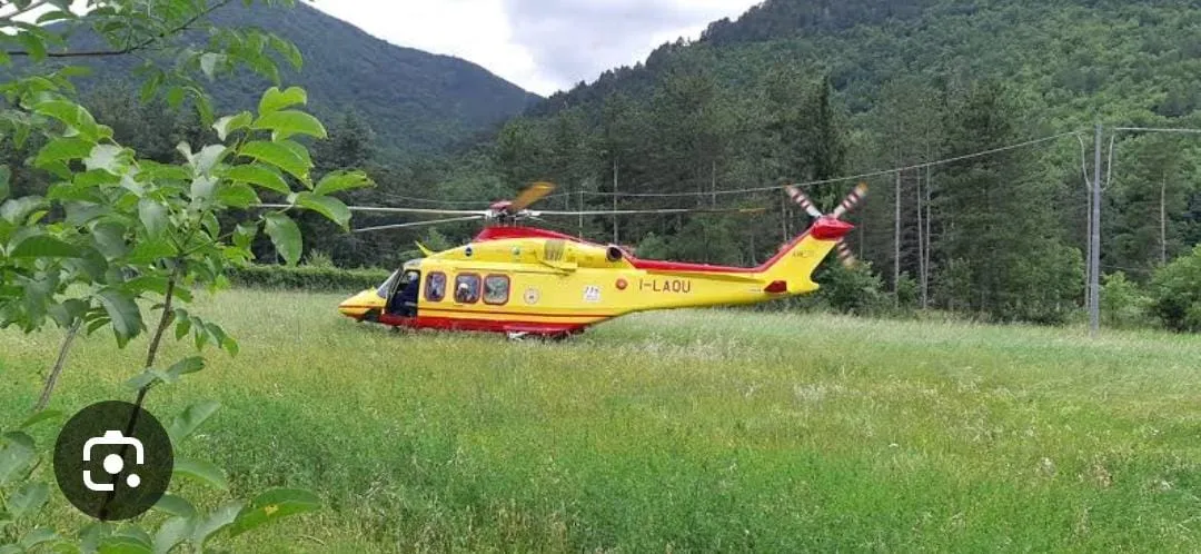 Colpita da emorragia in vacanza: emergenza a Scanno. Donna portato in aeroporto con elicottero