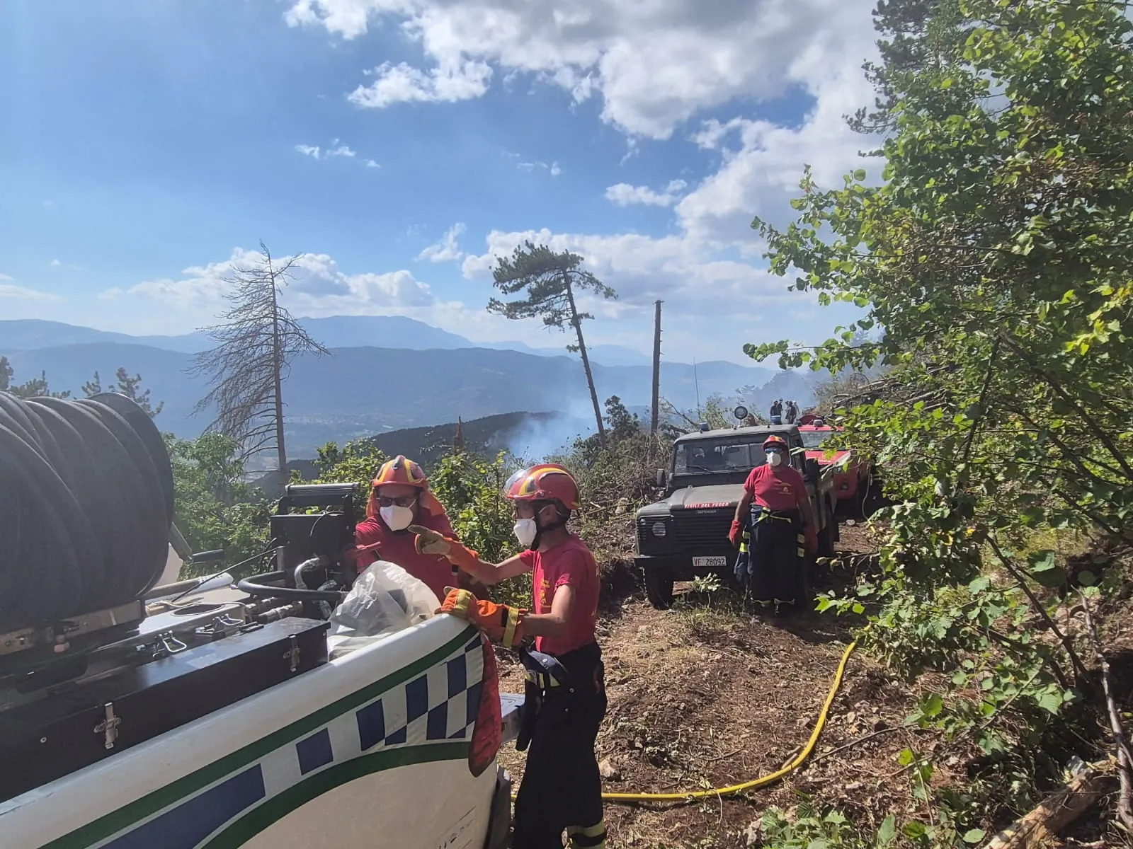 Morrone, non ci sono fiamme. Ma dal sottobosco "effetto benzina"